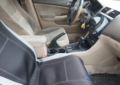 2005 Honda Accord 2.4 Lx z USA, uszkodzony, nr VIN 1HGCM56455A103202